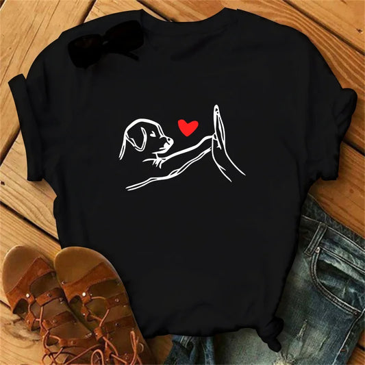 Fun dog fist-clapping and heart-shaped pattern women's T-shirt, stylish summer round-neck top, casual short-sleeved shirt.