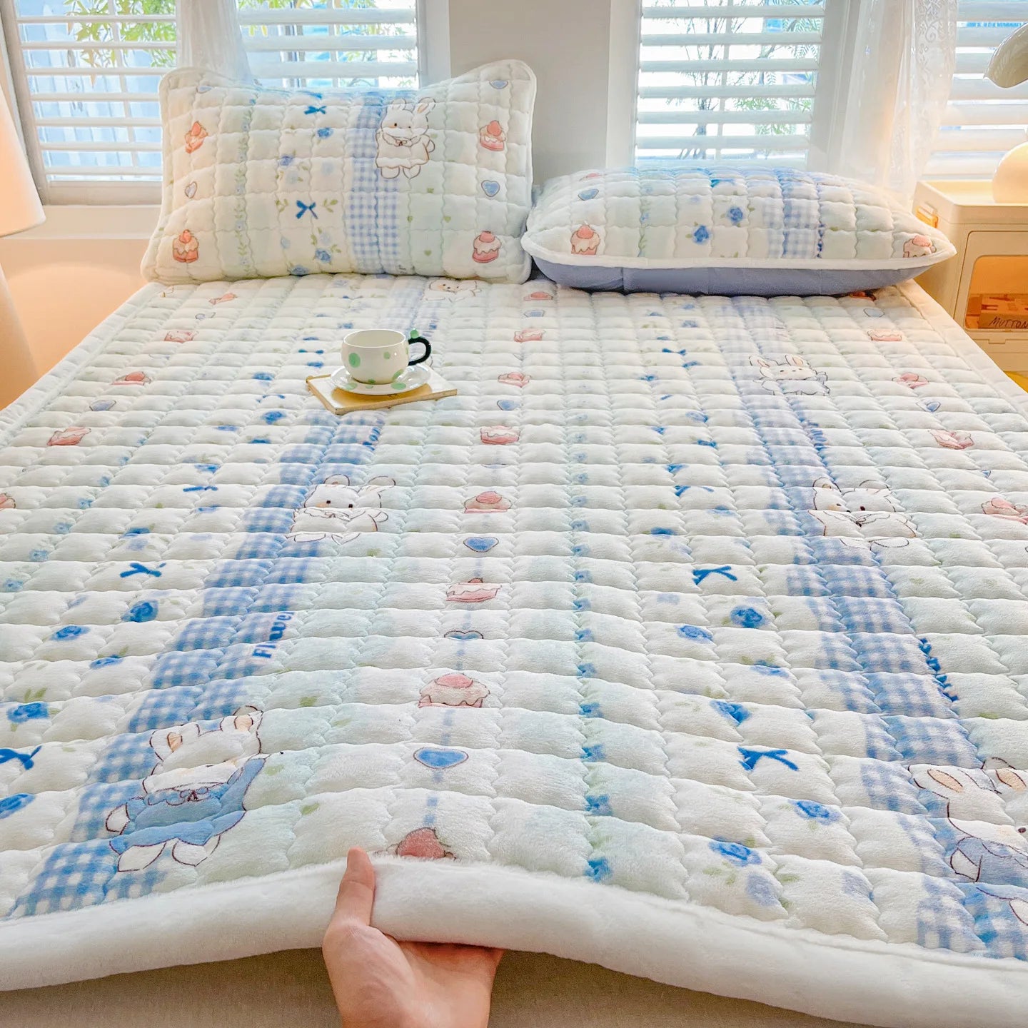 Winter Milk Velvet Mattress Toppers Thicken Quilted Bedsheet Student Bedspreads Washable Mattress Cover Queen Bedding Coverlets