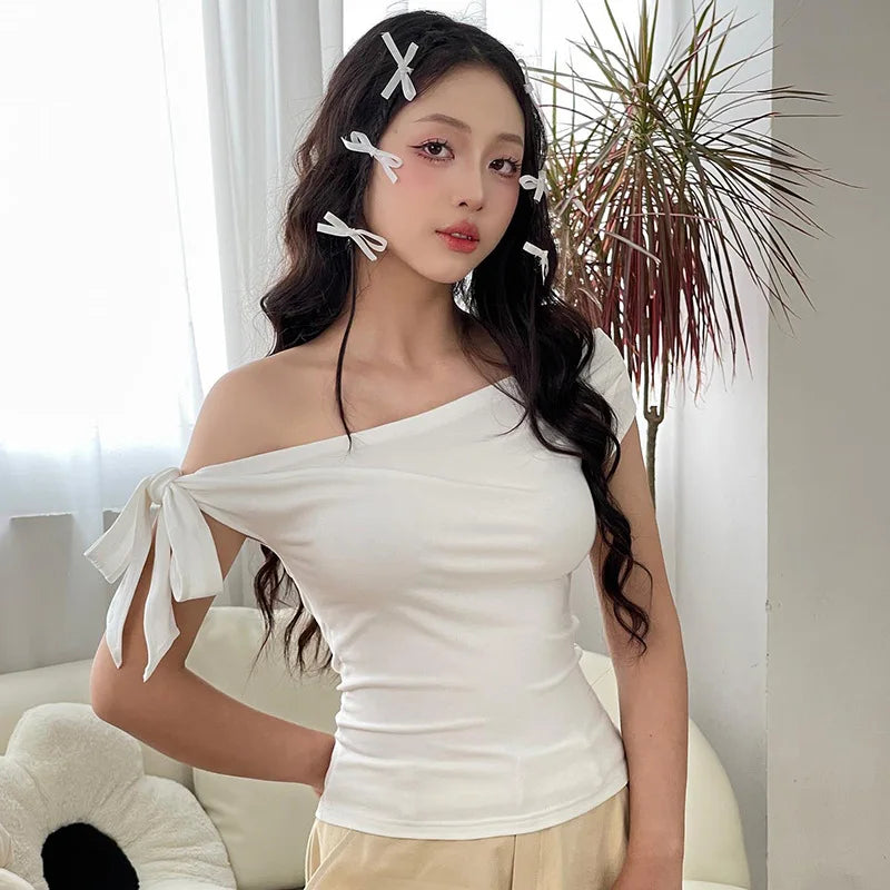 2025 Women'S Summer Ins Style New Shrink Pleated One-Shoulder Crop Top Backless Twist Tie Asymmetric T-Shirt Casual Top.