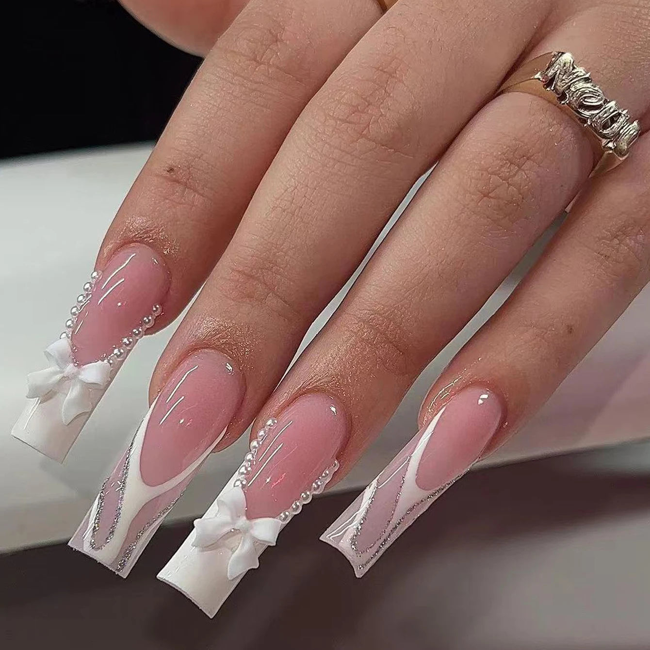 24pcs Medium Square White French Fake nails， Bow on nails Detachable And Reusable Jelly Glue 1pc Cuticle Pusher