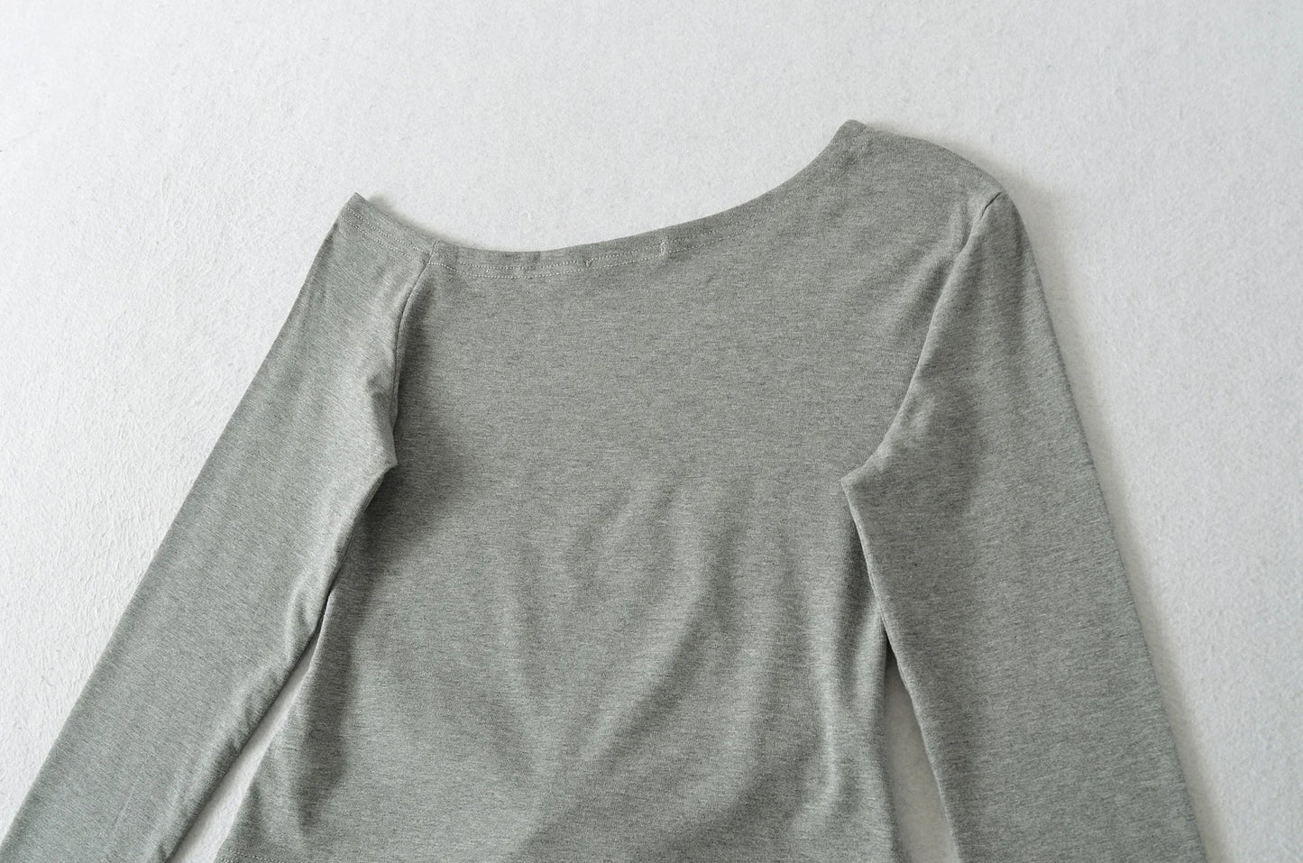 Sexy Long Sleeve T-Shirt Women's Waist Cinched Shoulder Bared Strap Design Autumn 2025 Irregular Halter Neck Top for Trendy Girl