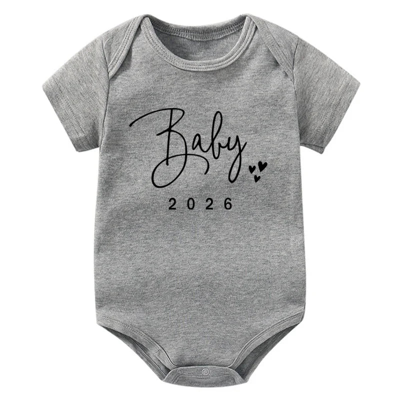 Baby-Ankündigung, bald, 2026, Strampler für Neugeborene, Sommer, Jungen- und Mädchen-Body, Körper, Schwangerschafts-Enthüllung, Kleidung, Säuglingsoverall.