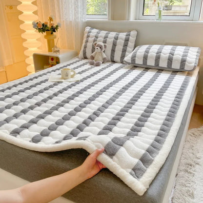 Checkered A-Class Thick Quilted Mattress 1 Pcs Warm Antibacterial Bed Pad for Autumn Winter Super Soft Fits Mattress for Single