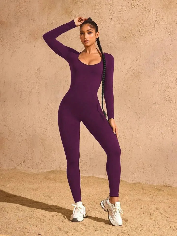 Long sleeve trousers jumpsuits, back cut design, beautiful hip line, clothing suitable for sports and exercise.