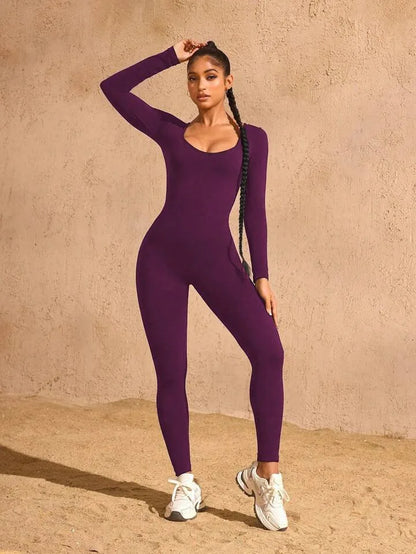 Long sleeve trousers jumpsuits, back cut design, beautiful hip line, clothing suitable for sports and exercise.