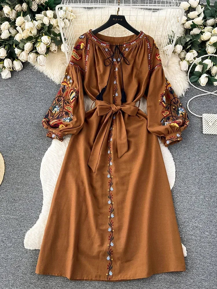 Frauen Frühling Herbst Kleid Vintage Ethnischen Stil Laterne Langarm Bestickt Rundhals Schlank A-linie Baumwolle Leinen Kleid D4930