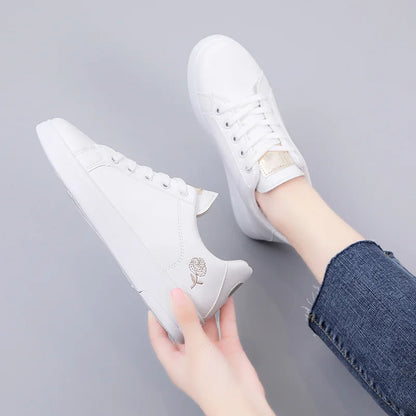 Spring Women Casual Shoes White Breathable Embroidered Flower Lace-Up Women Sneakers Fashion Korean version Women Tennis shoes.