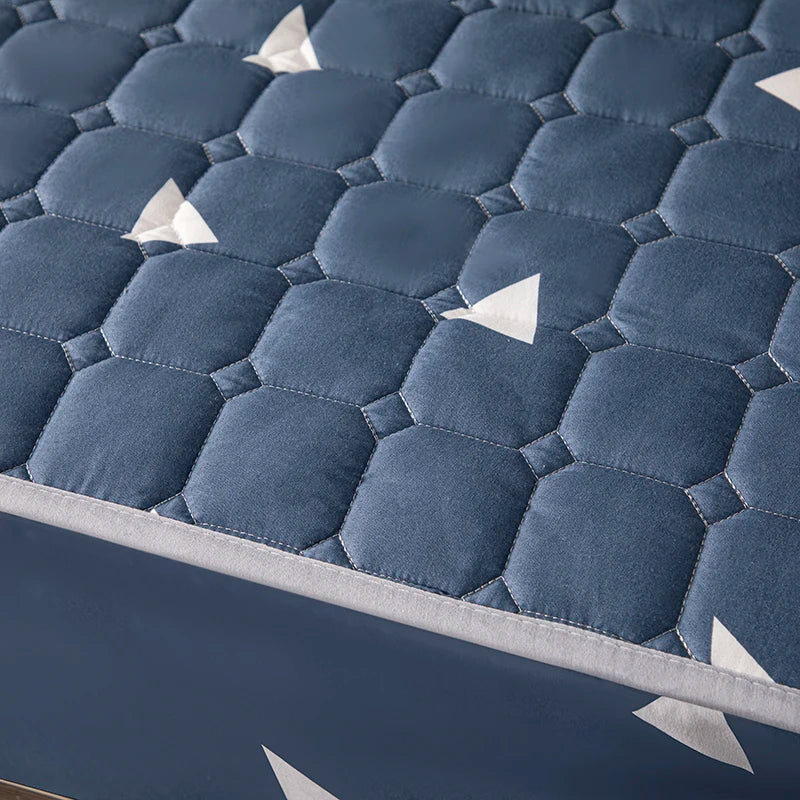 Bonenjoy Printed Bed Cover Simple Style Bedspread Quilted Bed Linen Home Non-slip Mattress Protector 매트리스 커버 (No Pillowcase).