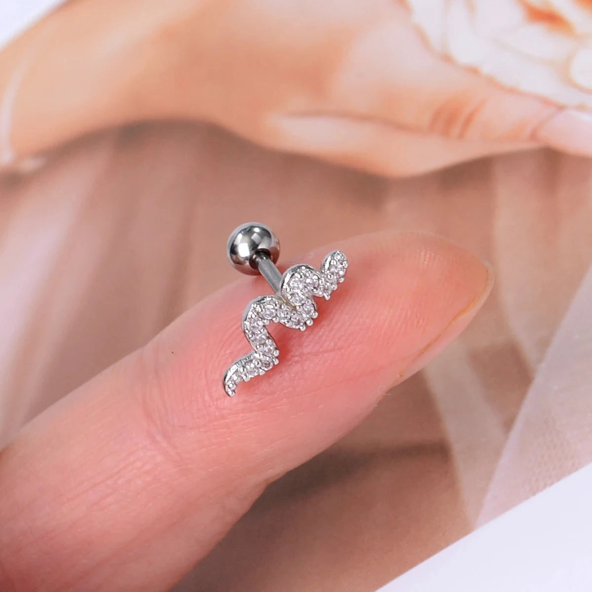 1PC New Curved Cz Cartilage Stud Moon Leaf  Helix Rook Conch Screw Back Earring Stainless Steel Bar Ear Piercing Jewelry.