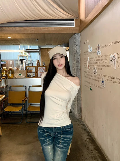 Slim Fit Long Sleeve T-Shirt Shoulder Bared One Shoulder Style Casual Streetwear for Young Women Fashionable And Stylish.