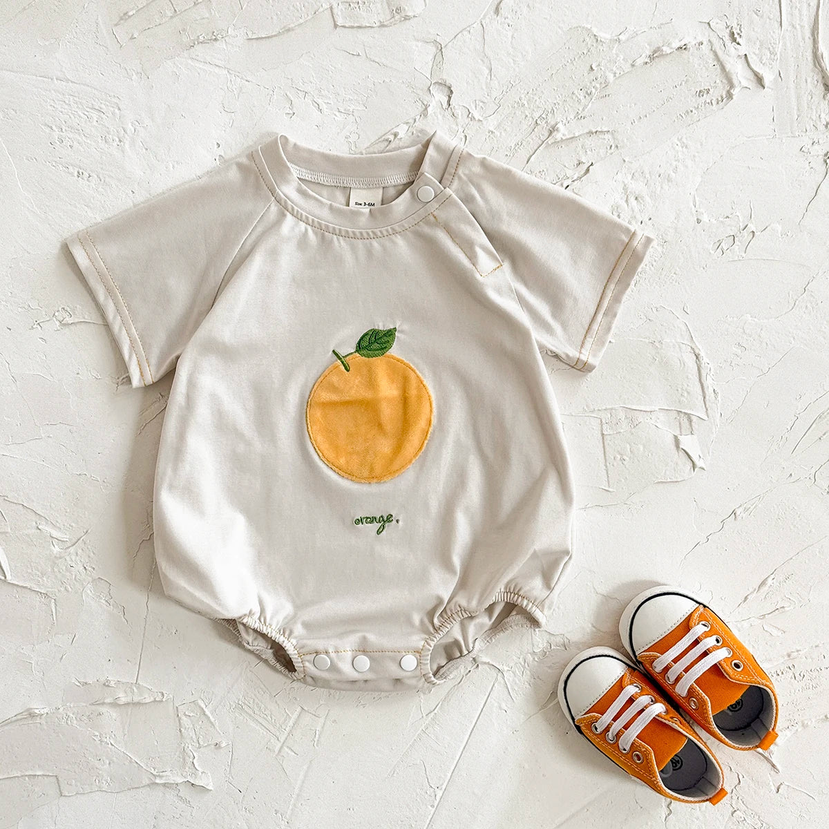 INS Sommer Neue Baby Body Neugeborenen Kleidung Jungen Mädchen Baumwolle Dreieck Strampler Plüsch brief Kurzarm Infant 0-18M.