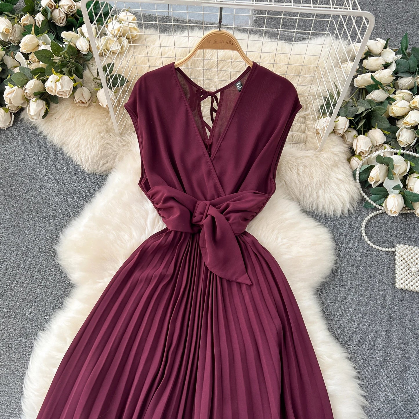 Französisch Vintage elegante Plissee Vneck Kleid A-Linie Mode Chiffon Frühling Herbst ärmellose Vestidos Frauen kleider.