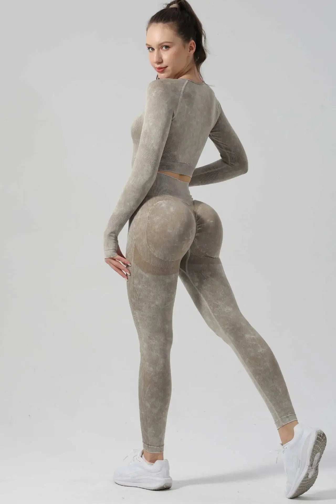 High Waist Yoga Pants Sand Washed Seamless Peach Butt Fitness Sportswear Tight Long Trousers for Women Autumn Season.