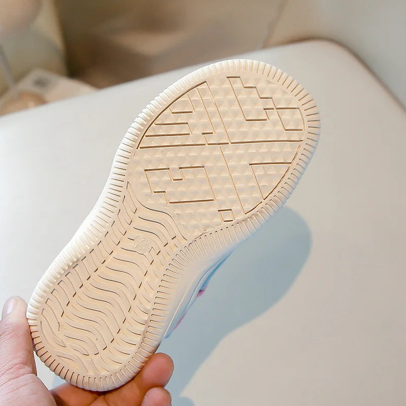 New Girls Sneakers Breathable Mesh Cute Design Outdoor School Kids Sports Shoe Lightweight Comfortable Children Fashion Footwear.