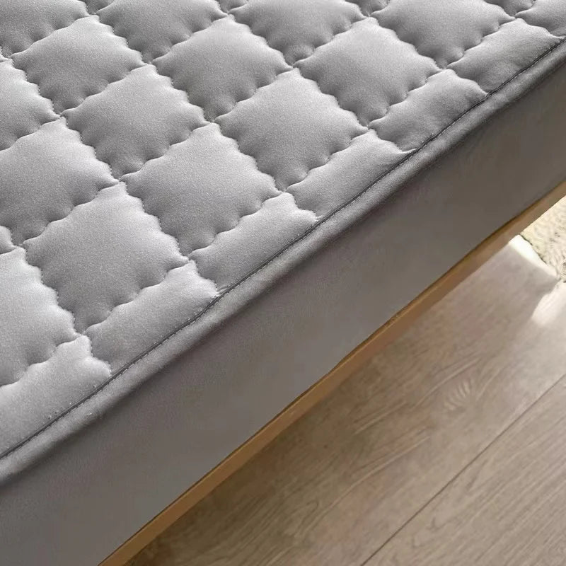 Waterproof Quilted Mattress Cover Solid Color Mattress Protector Cover for Bedroom Anti-bacterial Bed Cover no pillowcase.