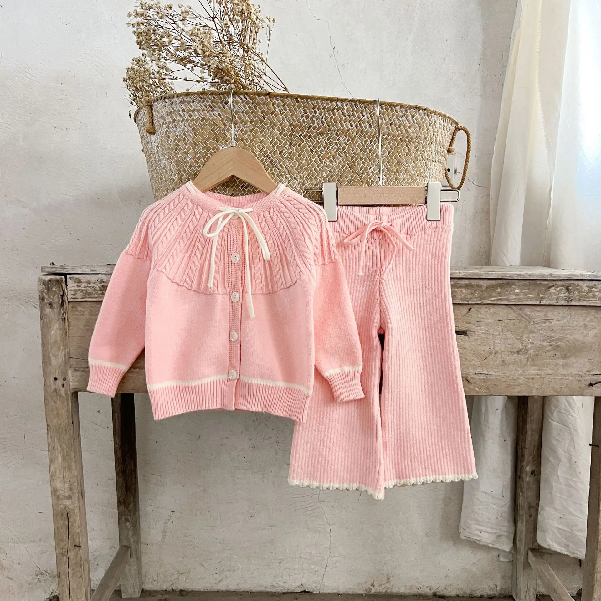 Ins Mädchen Baby reine Baumwolle Lotusblatt Kragen Top Bauch Hosen Pullover Set für Kinder Herbst und Winter Wärme Set.