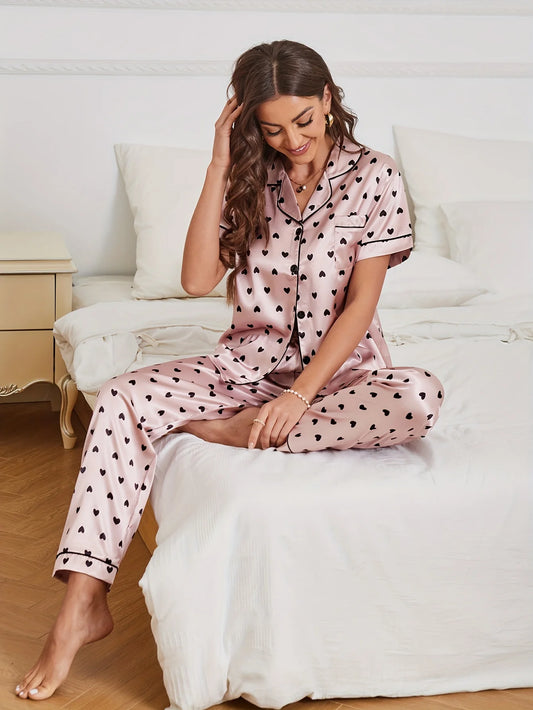Satin-Pyjama-Set mit Herzdruck, lässig, kurzärmelig, Knöpfe, Revers, Oberteil und elastische Hose, Damen-Nachtwäsche