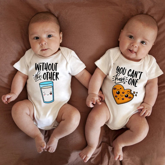 Zwillings-Body kann niemandem ohne den anderen Baby-Strampler haben. Lustiger Milch- und Keks-Zwillings-Bodysuit. Niedlicher Baby-Overall für beste Freunde