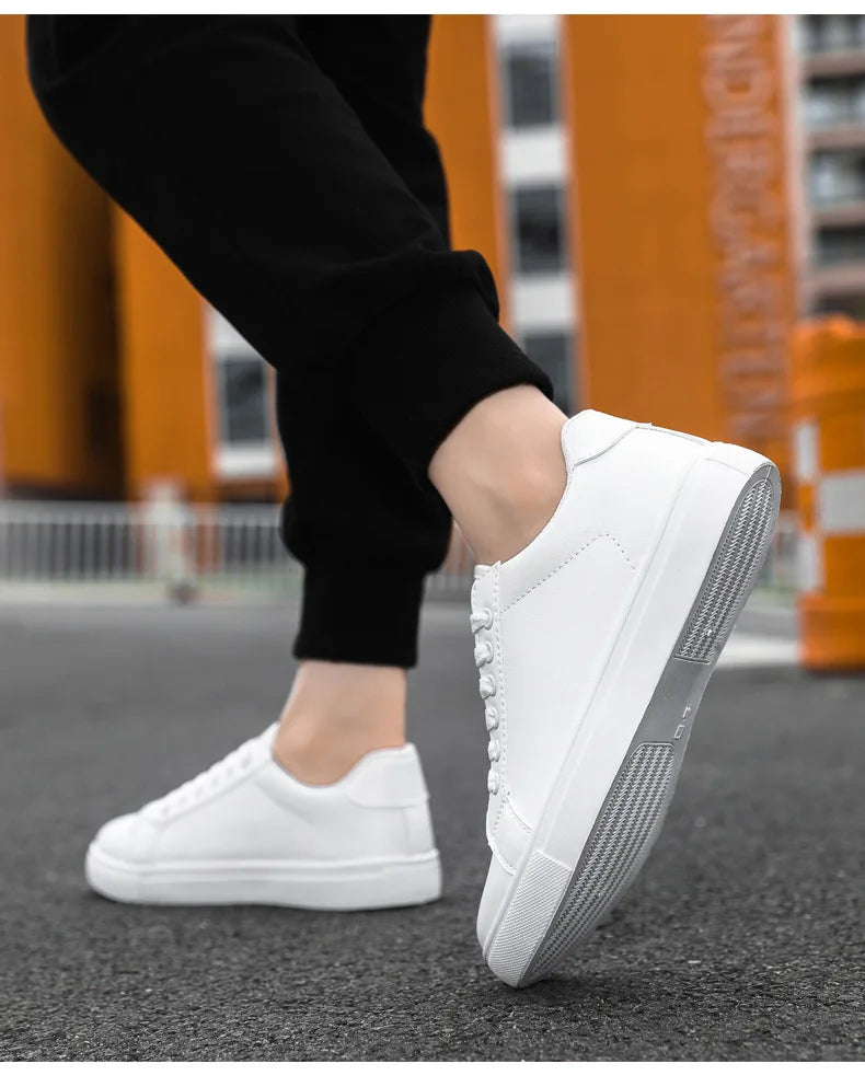 White Black Men Shoes Comfortable Casual Skateboard Shoes Men Solid Leisure Sneakers Lightweight Walking Shoes.