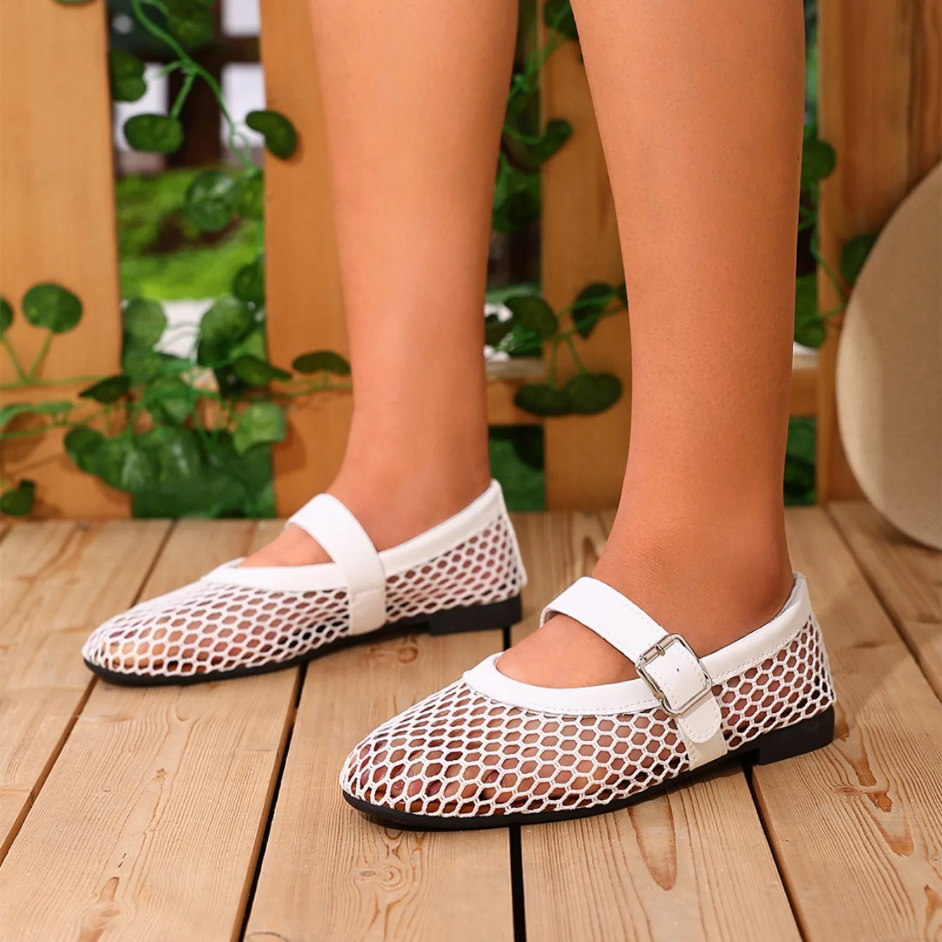 Women Sandals Mesh Breathable Fashion Versatile Sandals Women New Flat Soft Soled Mary Jane Shoes for Women Sandalias De Mujer.