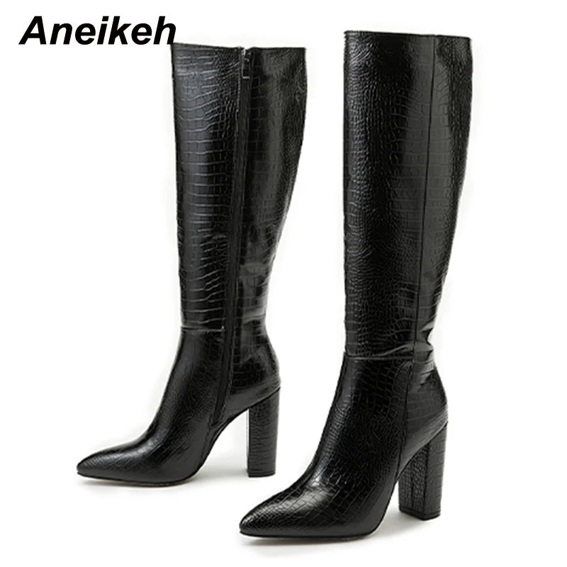 Aneikeh Pointed Thick Heels Knee Long Boots Women's 2025 Spring/Autumn Patent Leather Crocodile Pattern Panel Side Zipper Boots.