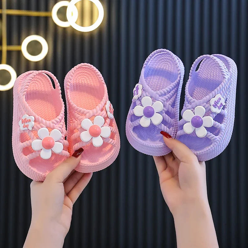2025 New Children's Slippers Summer Girls and Boys Bathroom Home Anti slip Beach Shoes Soft Soled Baby Sandals.