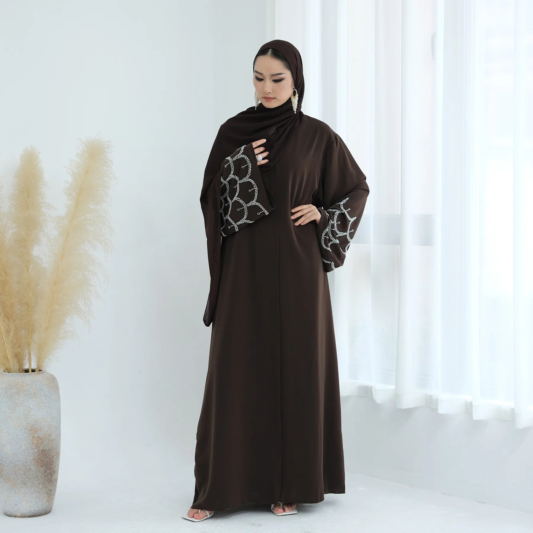 2025 Middle Eastern Islam Outfit for Muslim Women Luxury Dubai Modest Abaya Dress Eid Arabic Cardigan Plain Turkey Kaftan Robe.