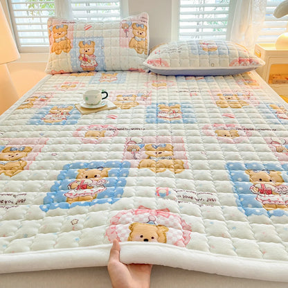 Winter Milk Velvet Mattress Toppers Thicken Quilted Bedsheet Student Bedspreads Washable Mattress Cover Queen Bedding Coverlets