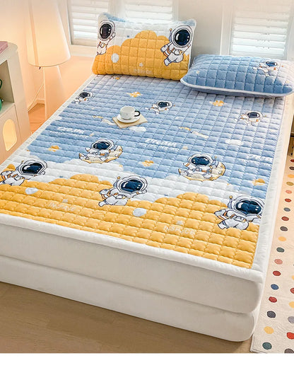 Winter Milk Velvet Mattress Toppers Thicken Quilted Bedsheet Student Bedspreads Washable Mattress Cover Queen Bedding Coverlets.