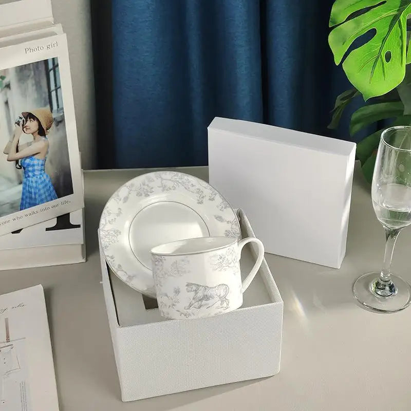 Red, Blue, Gray Tiger Series  Animal Images Bone Porcelain Coffee Cup Plate European Afternoon Tea Cup and Saucer Set Gift Box