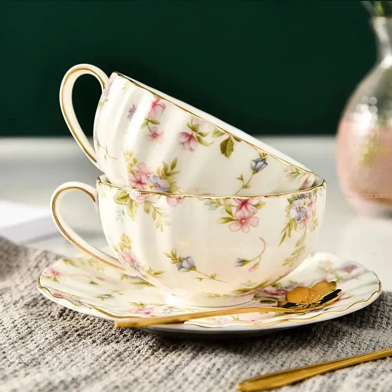 Tea Set Ceramic Coffee Cup Suit British Style High-Grade Bone China Golden edge Tea Cup And Saucer With A Spoon.