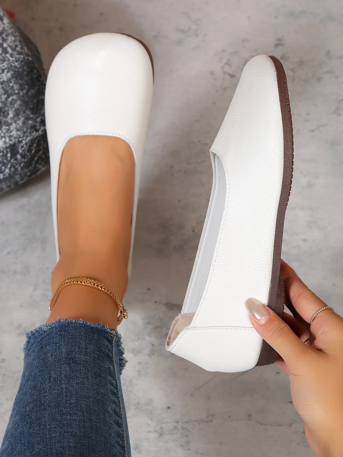 Popular flat sole single shoe round toe bean shoes 2024 new soft soled women's shoes large size single shoe grandmother shoes.