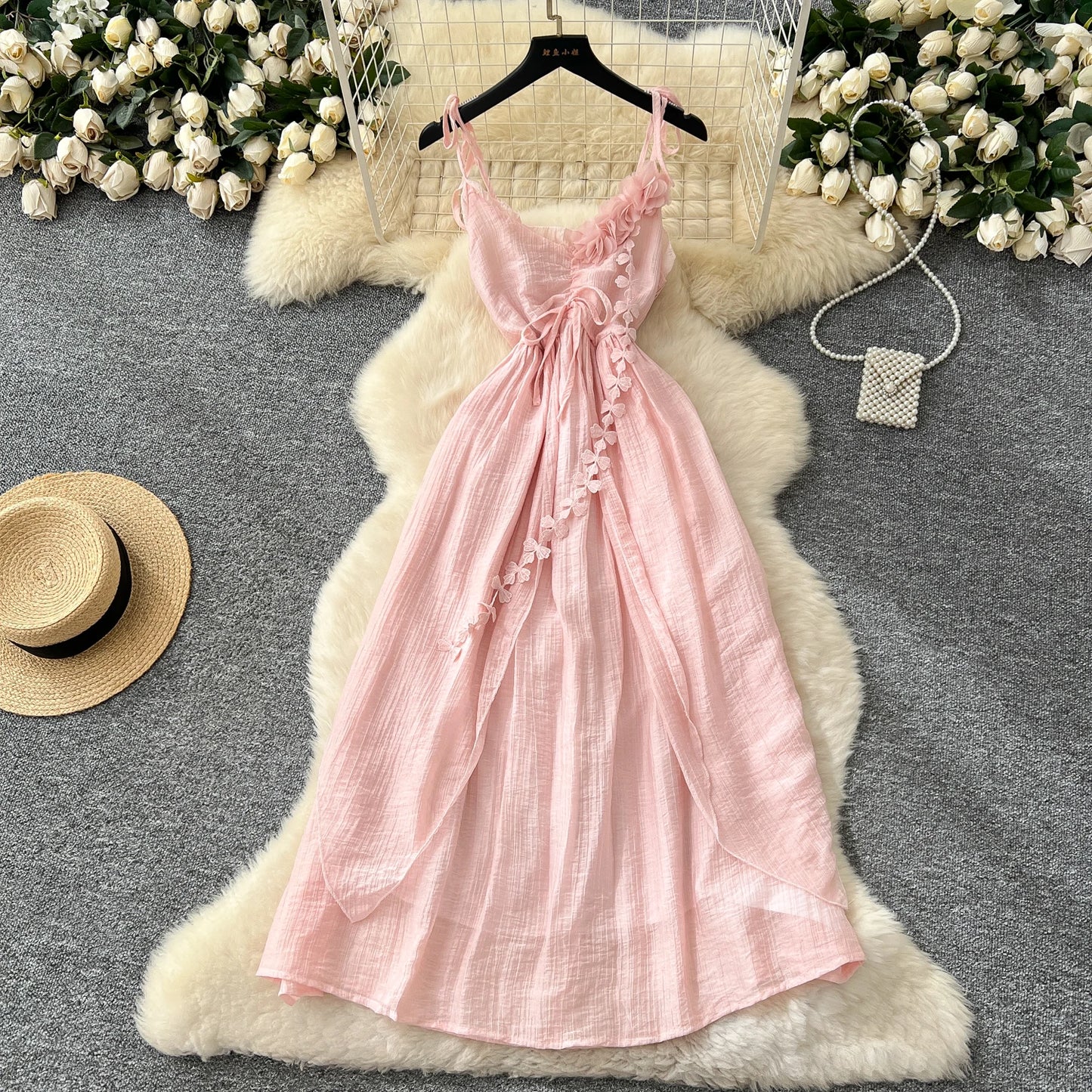 SINGREINY 2025, süßes Sommerkleid für Damen, Spaghettiträger, plissiert, 3D-Blumenmuster, schickes Sommerkleid, Fairycore, unregelmäßiges Kleid.