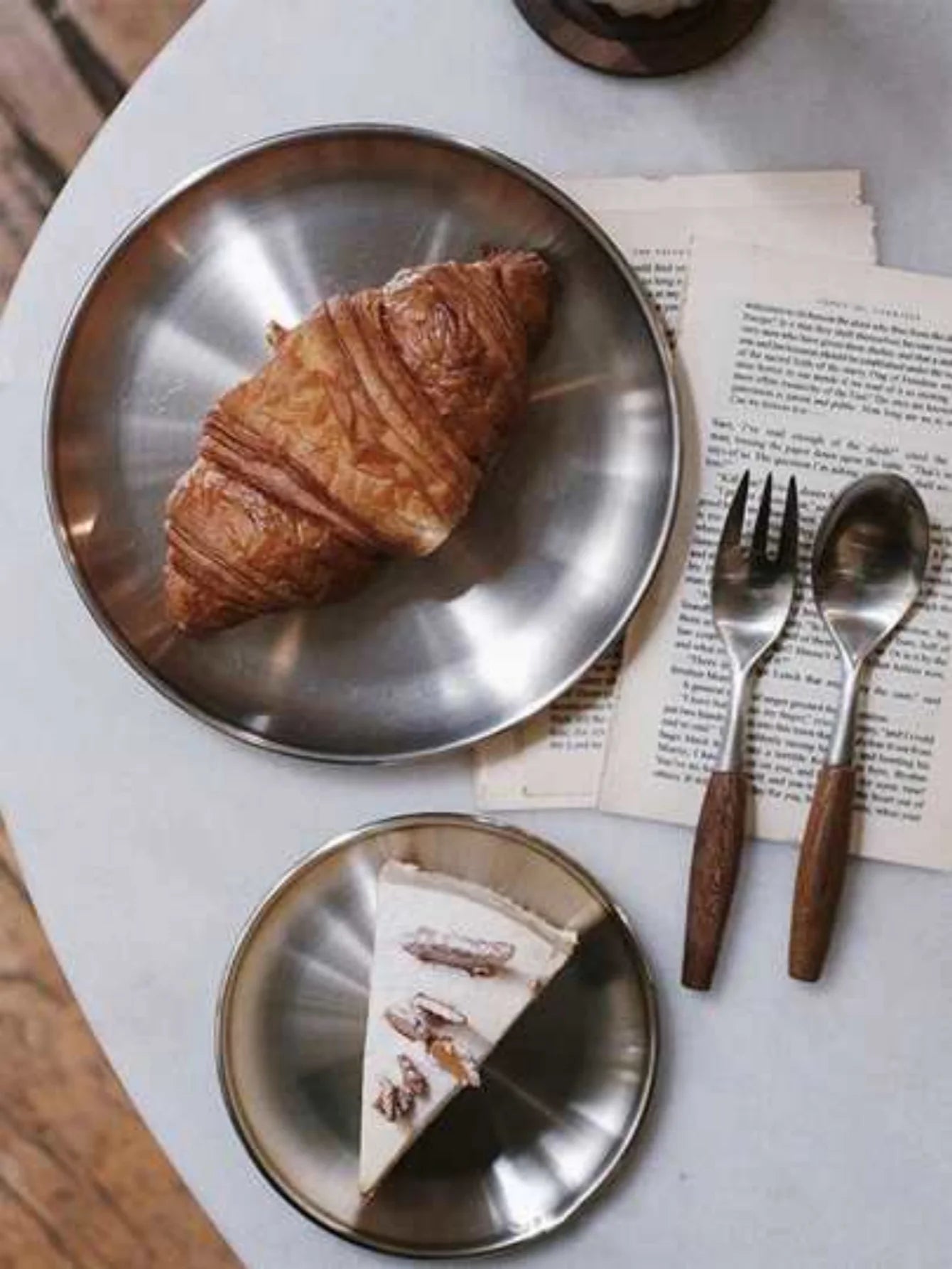 4pcs stainless steel silver plates, Korean style grilled meat plates, household circular trays, bone plates, cake plates.