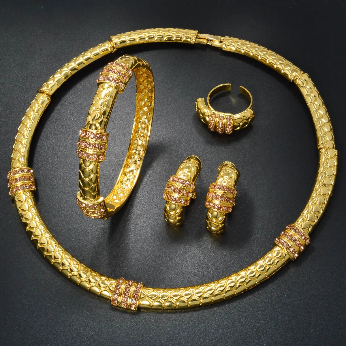 Luxury 18k Gold-Plated Women's Jewelry 4-Piece Round Necklace Bracelet Earrings Ring Gold Classic Dubai Wedding Gift.