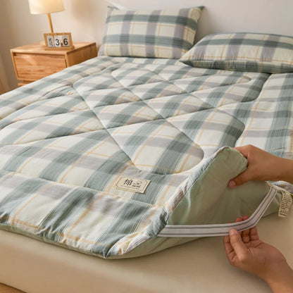 A-Class Cotton Mattress for Student Dormitories Nordic Checkered Printed Thick Cushion for Bed All-Season Single Home Decoration.