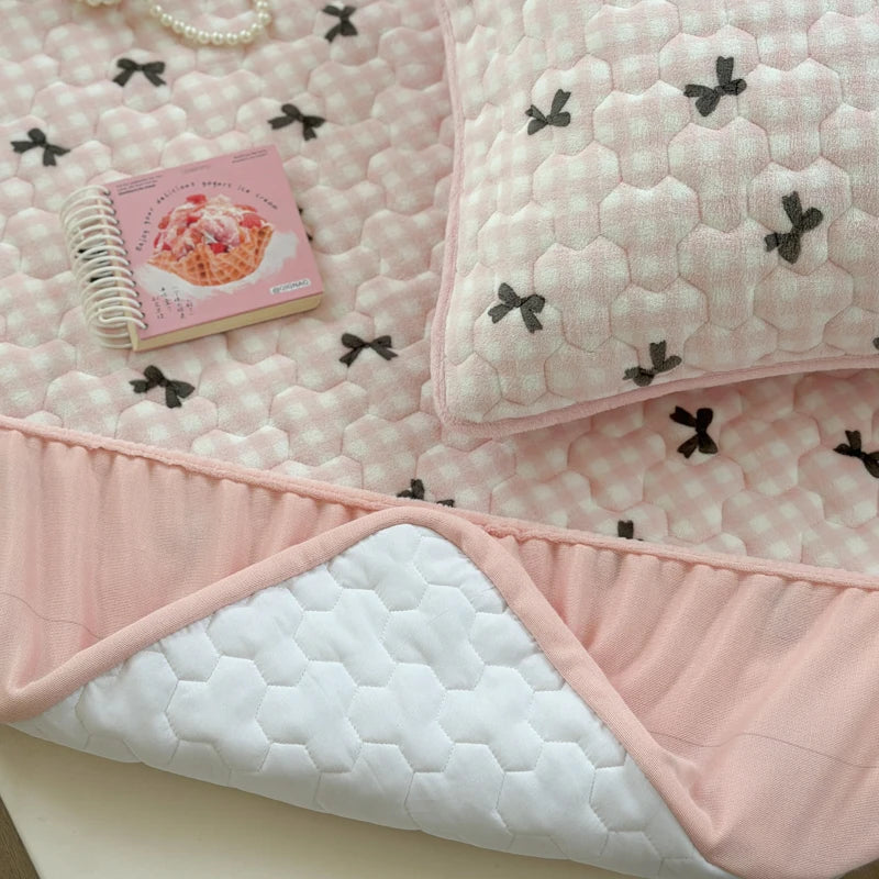 Quilted Velvet Bed Cover Printed Bedspread for Home Winter Mattress Protector Thicken Bed Linen 매트리스 커버 (No Pillowcase).