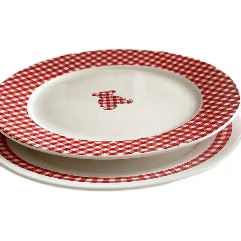 INS High Beauty Plate Vintage French Red Checkered Bear Plate Cute Ceramic Round Plate Dessert Breakfast Creative Dish Circular.