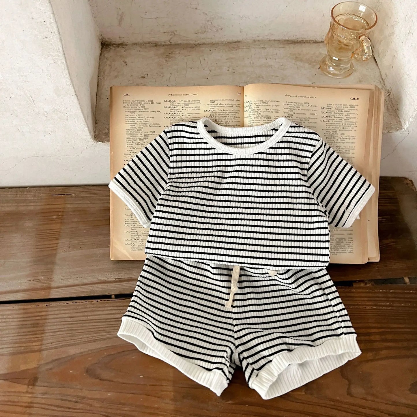 Korean Version Summer Kids Baby Girls Boys Short Sleeve Striped Top Tees +shorts Pants Infant Cute Pure Cotton Clothing Set.