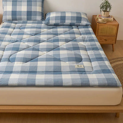 A-Class Cotton Mattress for Student Dormitories Nordic Checkered Printed Thick Cushion for Bed All-Season Single Home Decoration.