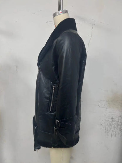 Die neue Damenjacke mit extra dicker, warmer und extra dicker Lammfeder-Reiterjacke mit Kunstfell