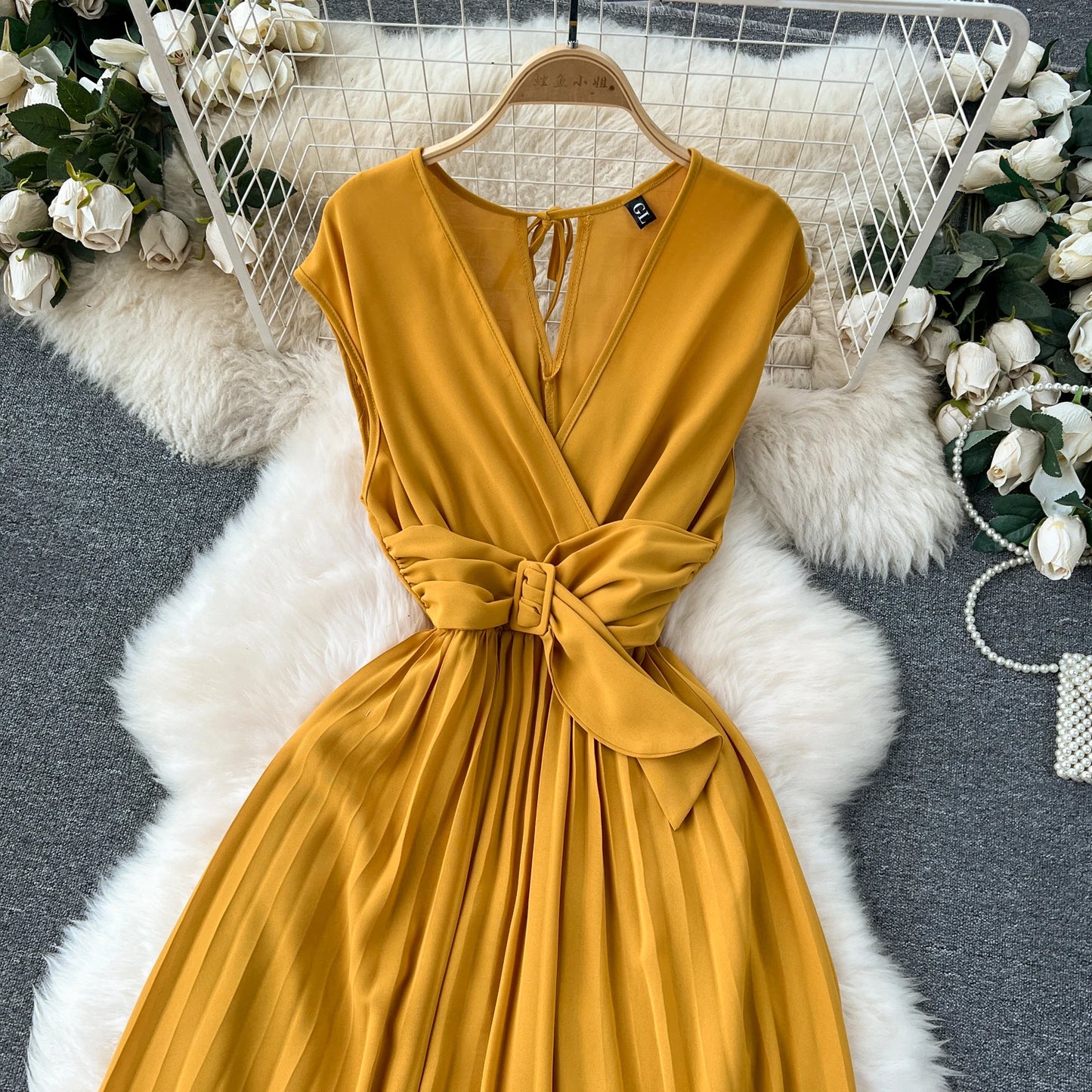 Französisch Vintage elegante Plissee Vneck Kleid A-Linie Mode Chiffon Frühling Herbst ärmellose Vestidos Frauen kleider.