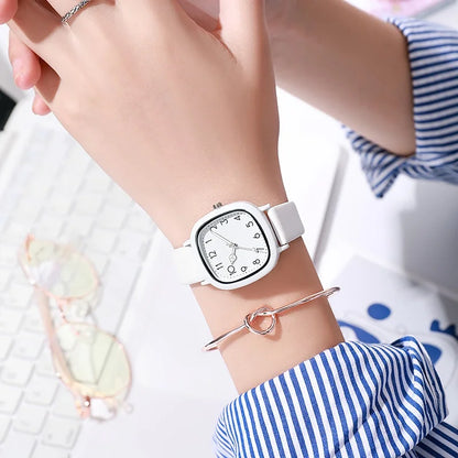 Fashion Brand Bear Women Quartz Watch 2024 Ladies Casual Silicone Jelly Watches Clock Girl Gift Zegarek Damski.
