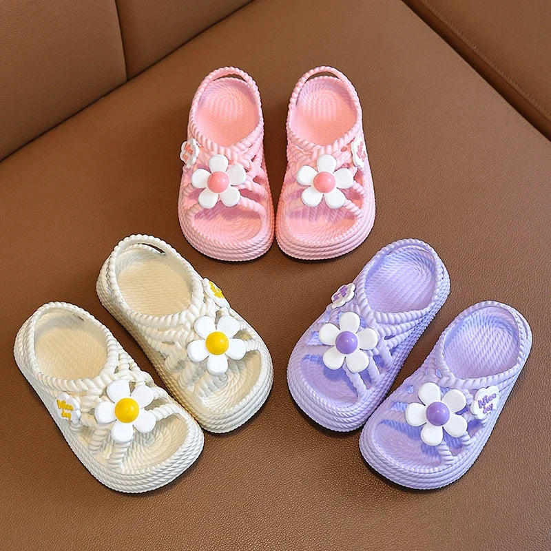 2025 New Children's Slippers Summer Girls and Boys Bathroom Home Anti slip Beach Shoes Soft Soled Baby Sandals.