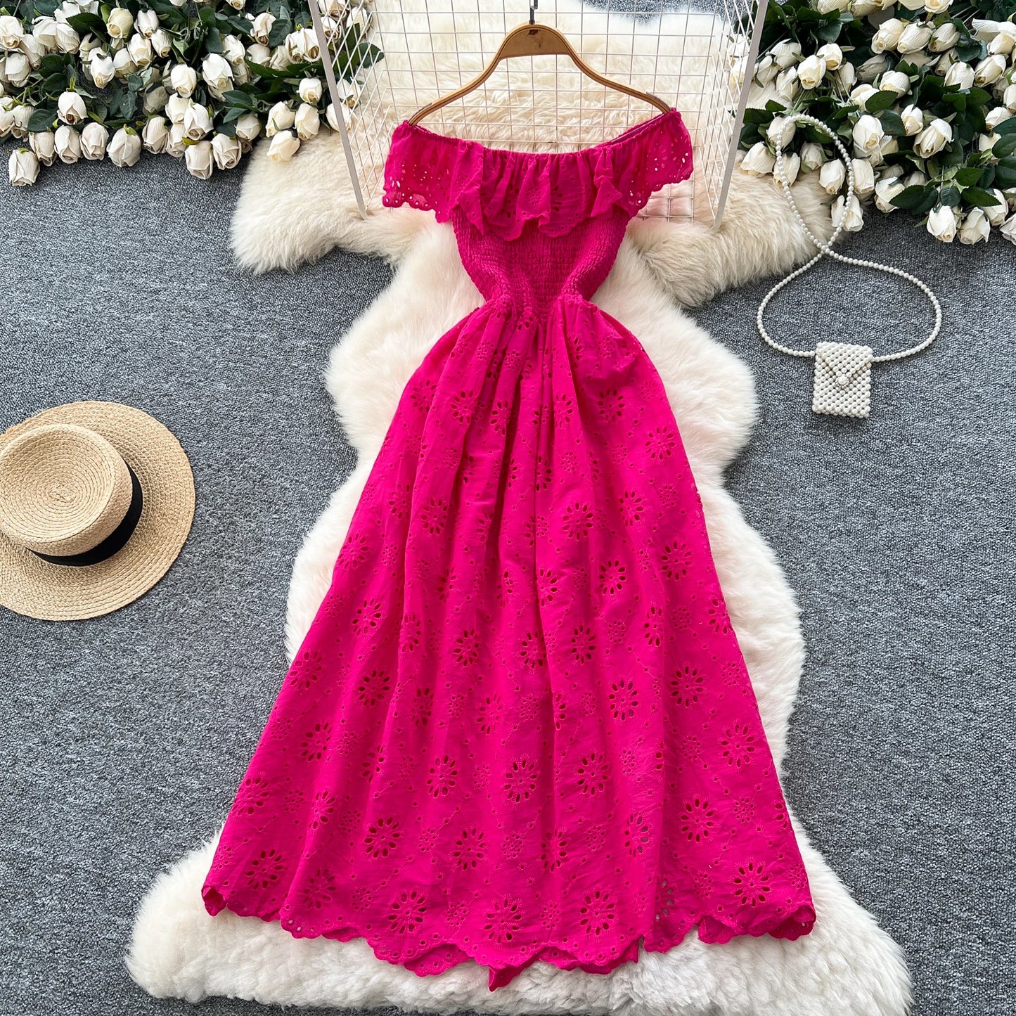 SINGREINY Schickes, ausgehöhltes Kleid mit Stickerei, Rüschen, Spleiß, schulterfrei, elastisch, gerüscht, schlank, 2025, solides, sanftes, langes Urlaubskleid.