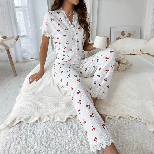 Damen-Pyjama-Set mit Spitzenbesatz, kurzärmliges Oberteil mit Knöpfen vorne und durchgehende Hose, Kirschdruck, 2-teilig, Nachtwäsche, Nachtwäsche, Homewear