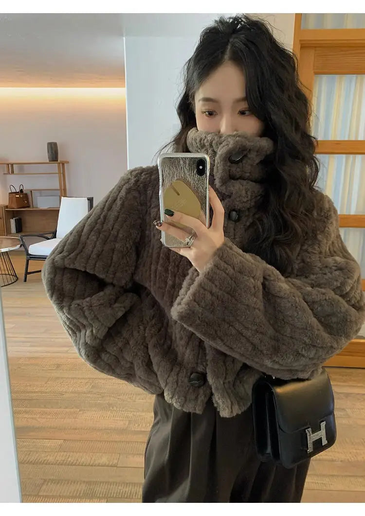 2025 Winter Fashion Stand Collar Warm Plush Short Jacket Women Autumn Retro Street Thickened Loose Harajuku Casual Short Jacket.