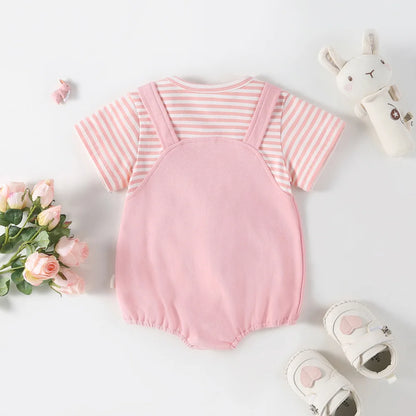 2024 Sommer Baby Mädchen Kleidung niedlichen Hasen falsch zweiteiligen Bodysuit Kleinkind Streifen Patchwork einteilige Kleidung