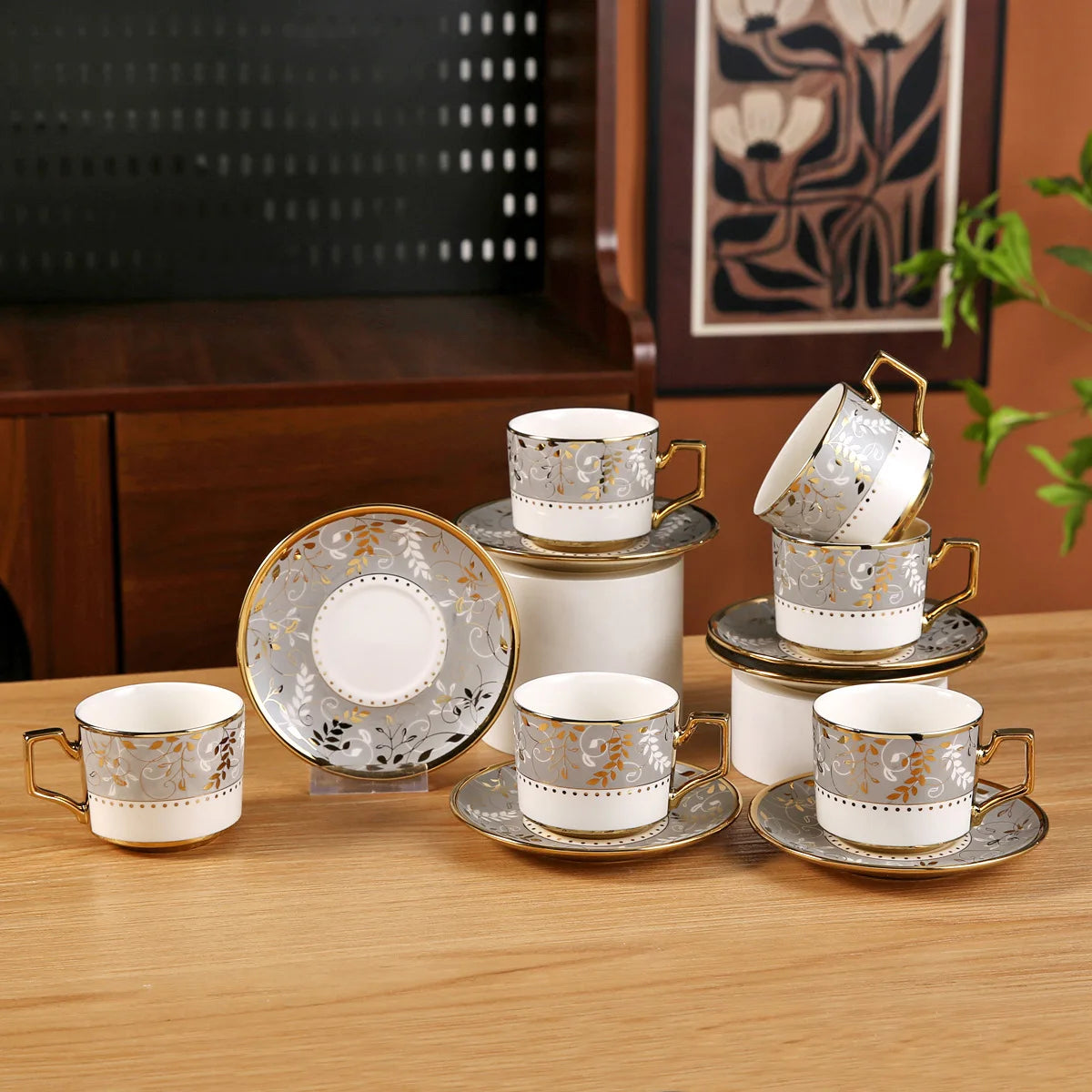 French light luxury retro ceramic coffee cup and saucer set, household tableware, six cups and six saucers, gifts.