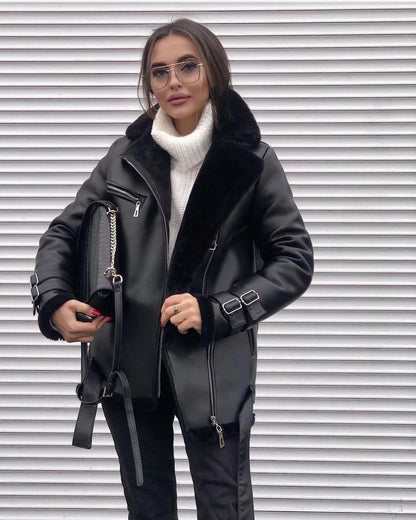 Die neue Damenjacke mit extra dicker, warmer und extra dicker Lammfeder-Reiterjacke mit Kunstfell